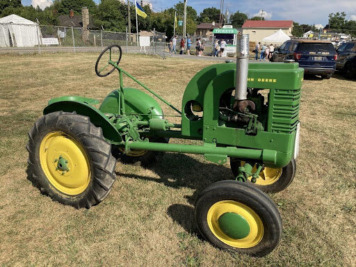 John Deere LA tractor